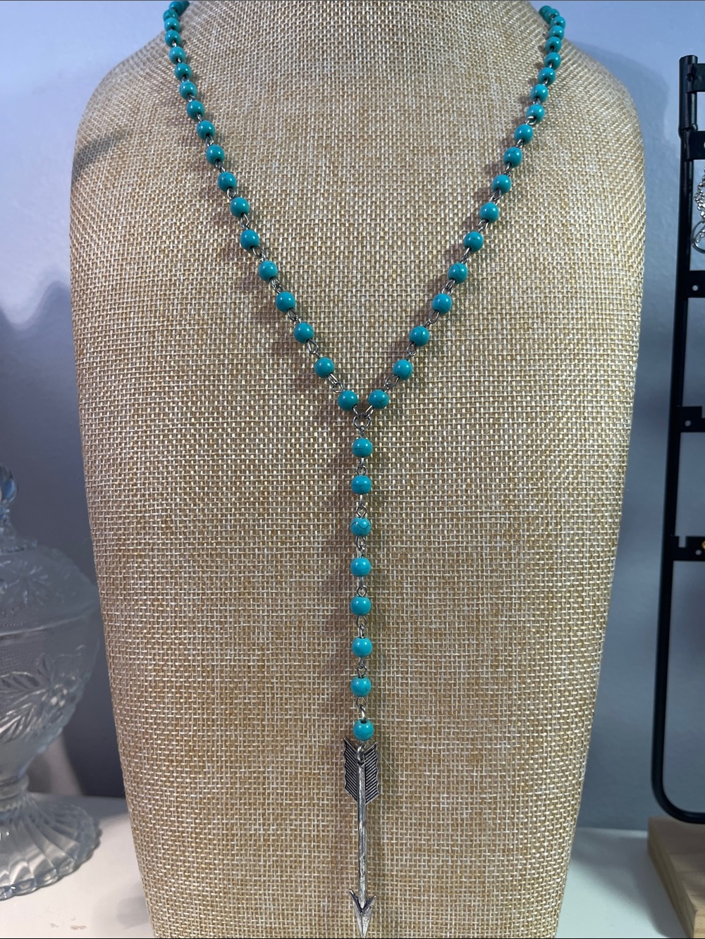 24” beaded Howlite Y-shape necklace with 2.5” silver-tone arrow pendant